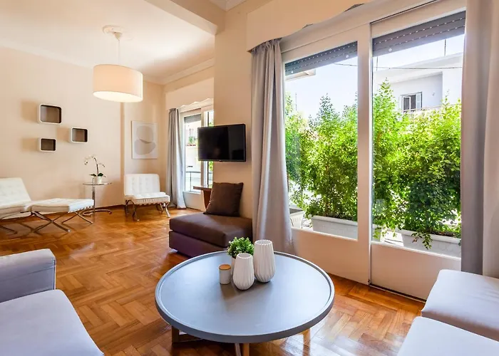 Elegant Garden Walk To Center 2br Feriehus *
