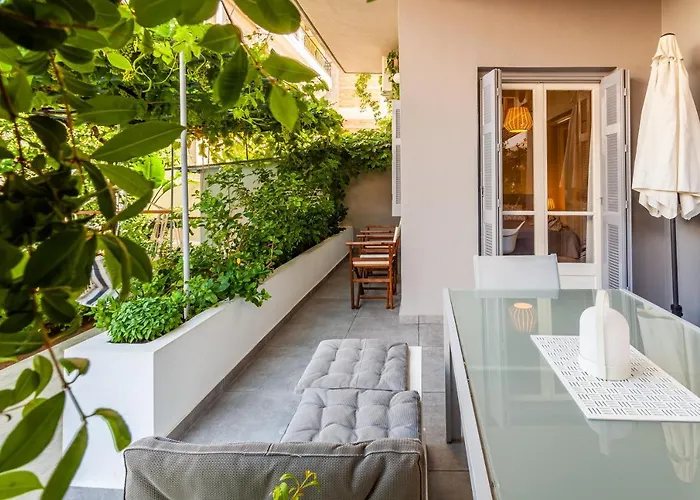 Feriehus Elegant Garden Walk To Center 2br