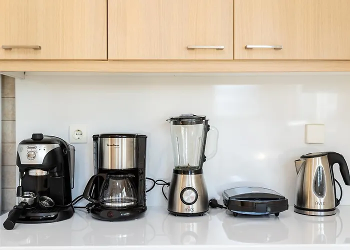 Elegant Garden Walk To Center 2br 펜션 칼라마타