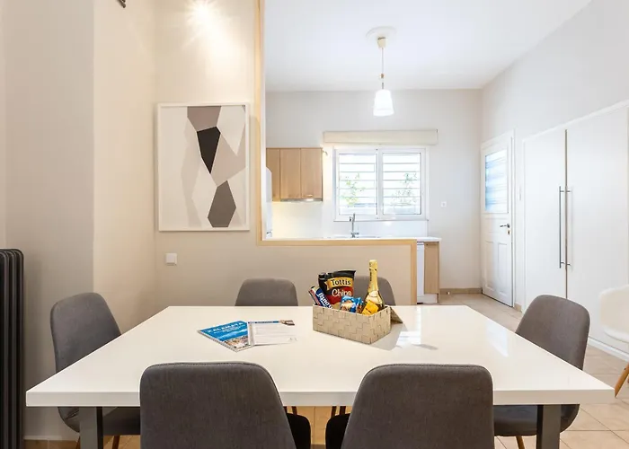 Feriehus Elegant Garden Walk To Center 2br Kalamata