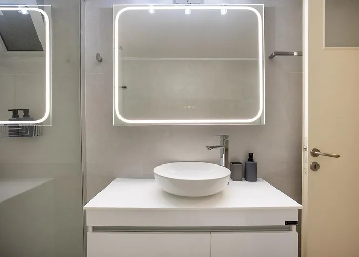Elegant Garden Walk To Center 2br * Kalamata