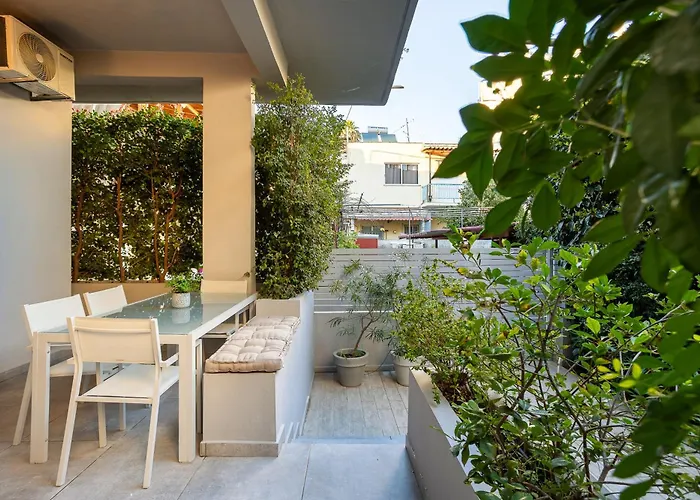 Elegant Garden Walk To Center 2br Feriehus