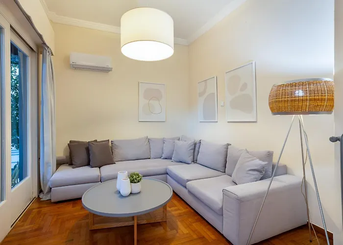 Elegant Garden Walk To Center 2br Feriehus