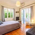 Nyaraló Elegant Garden Walk To Center 2br *