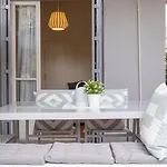 Elegant Garden Walk To Center 2br 펜션 칼라마타