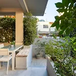 Elegant Garden Walk To Center 2br 度假居