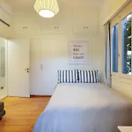 Elegant Garden Walk To Center 2br 卡拉马塔