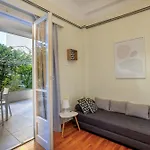 펜션 Elegant Garden Walk To Center 2br 칼라마타