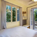 Elegant Garden Walk To Center 2br *