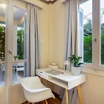 Elegant Garden Walk To Center 2br 度假居 卡拉马塔