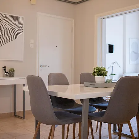 Elegant Garden Walk To Center 2br Kalamata