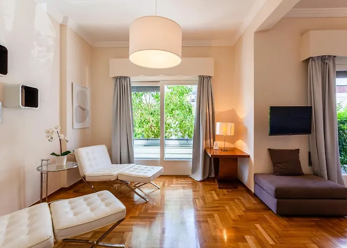 Elegant Garden Walk To Center 2br Semesterbostad *