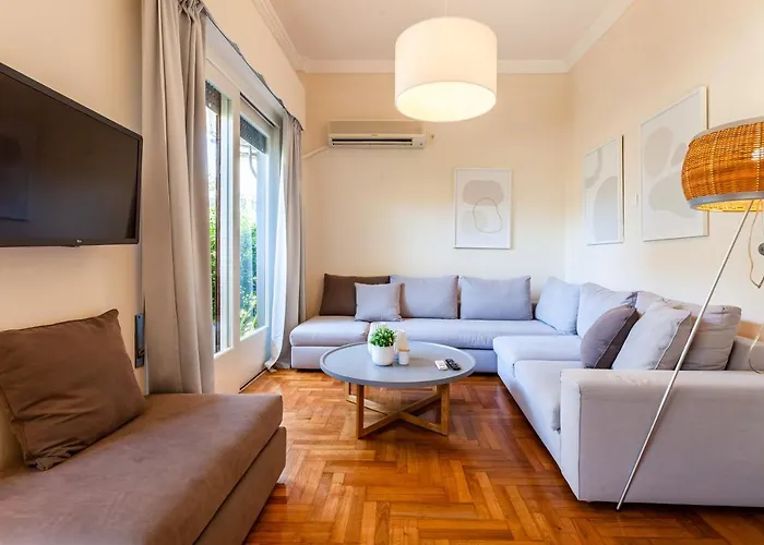 Elegant Garden Walk To Center 2br Feriehus Kalamata