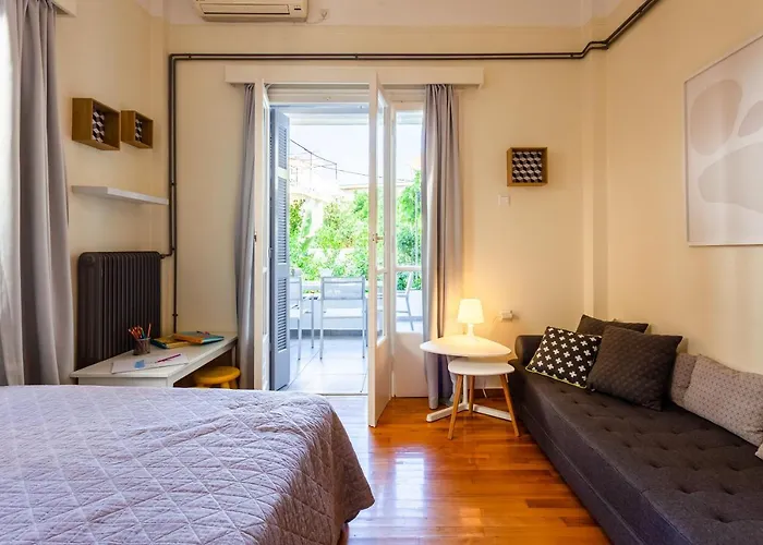 Elegant Garden Walk To Center 2br * Kalamata