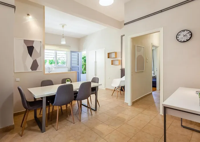 Feriehus Elegant Garden Walk To Center 2br Kalamata