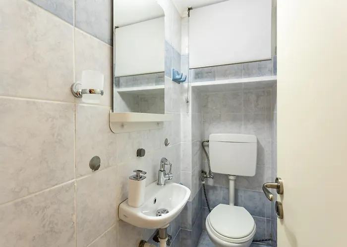 Feriehus Elegant Garden Walk To Center 2br Kalamata