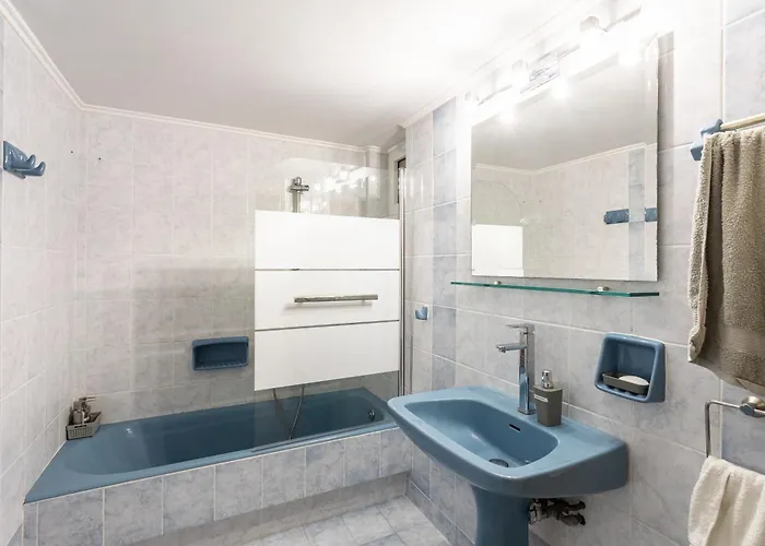 Feriehus Elegant Garden Walk To Center 2br