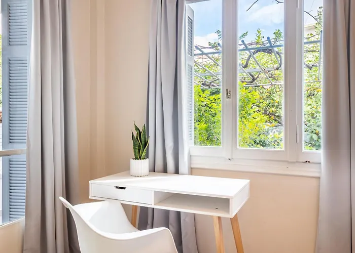 Elegant Garden Walk To Center 2br * Kalamata