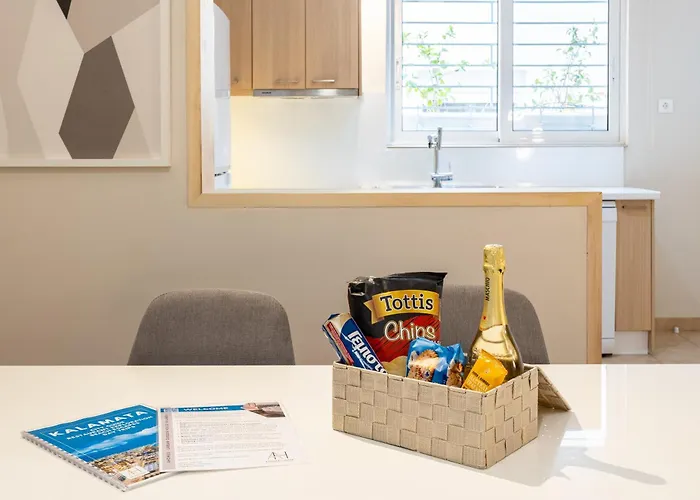 Elegant Garden Walk To Center 2br Feriehus Kalamata