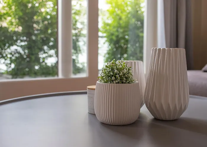 Elegant Garden Walk To Center 2br Semesterbostad *