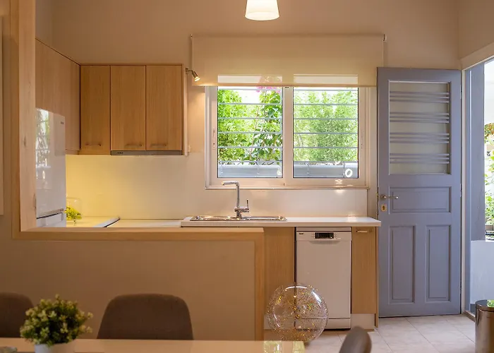 Elegant Garden Walk To Center 2br * Kalamata