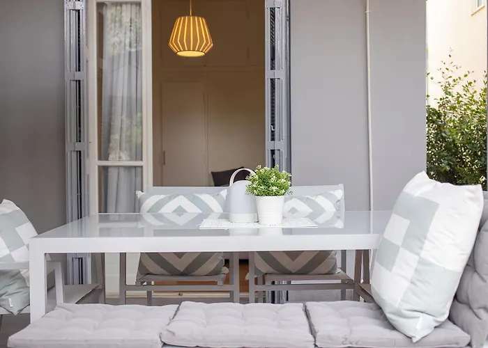 Elegant Garden Walk To Center 2br Feriehus Kalamata