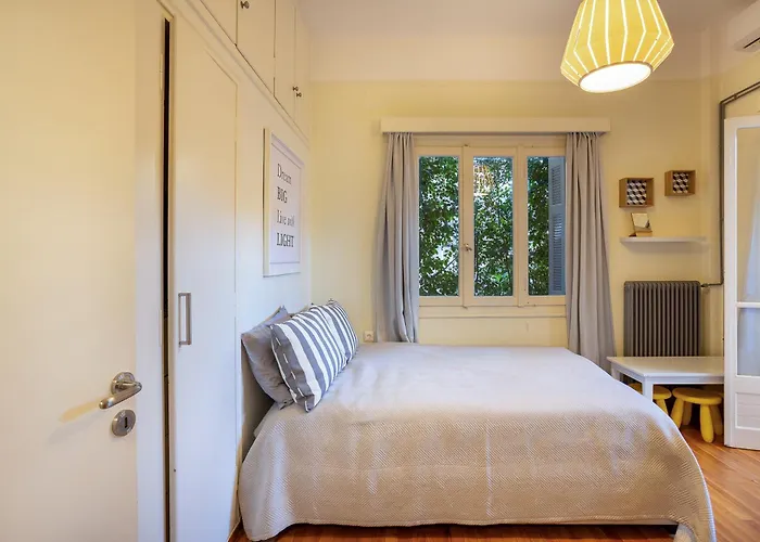 Elegant Garden Walk To Center 2br Kalamata