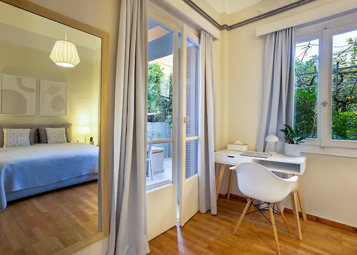 Elegant Garden Walk To Center 2br Semesterbostad Kalamata