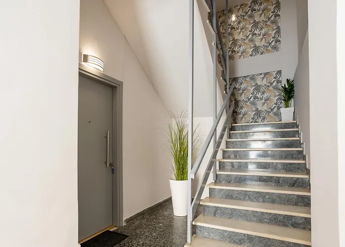 Elegant Garden Walk To Center 2br Semesterbostad *