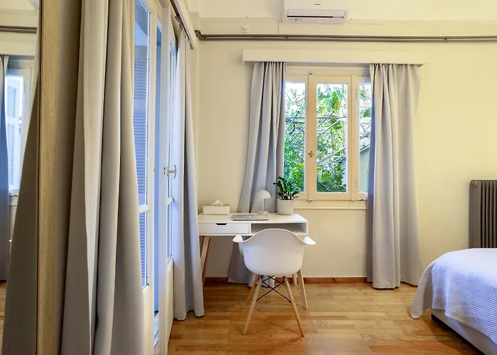 Elegant Garden Walk To Center 2br * Kalamata