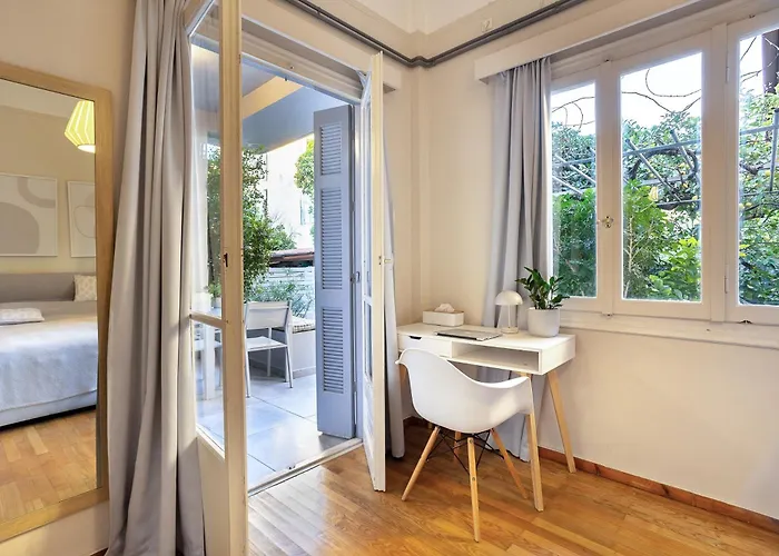 Elegant Garden Walk To Center 2br Semesterbostad Kalamata