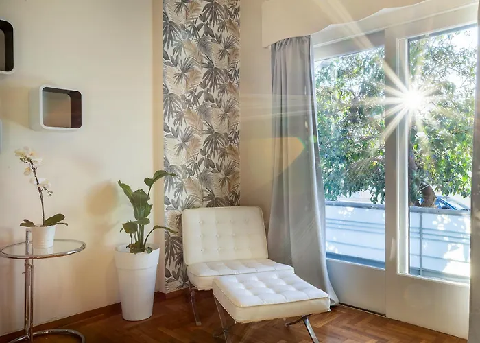 Elegant Garden Walk To Center 2br *