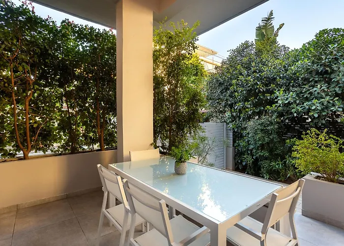 Hébergement de vacances Elegant Garden Walk To Center 2br *