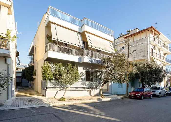 Elegant Garden Walk To Center 2br *