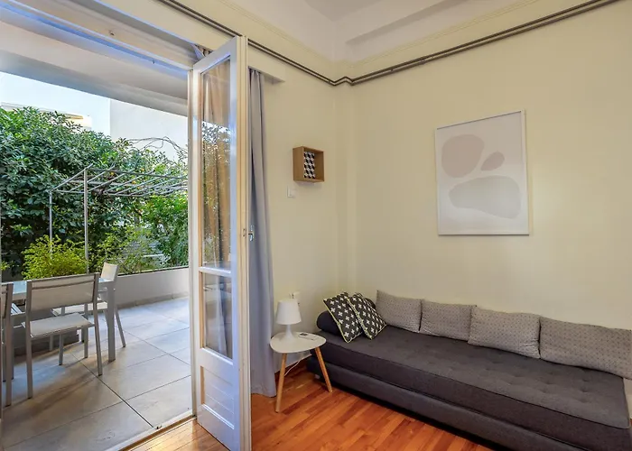 Hébergement de vacances Elegant Garden Walk To Center 2br Kalamata