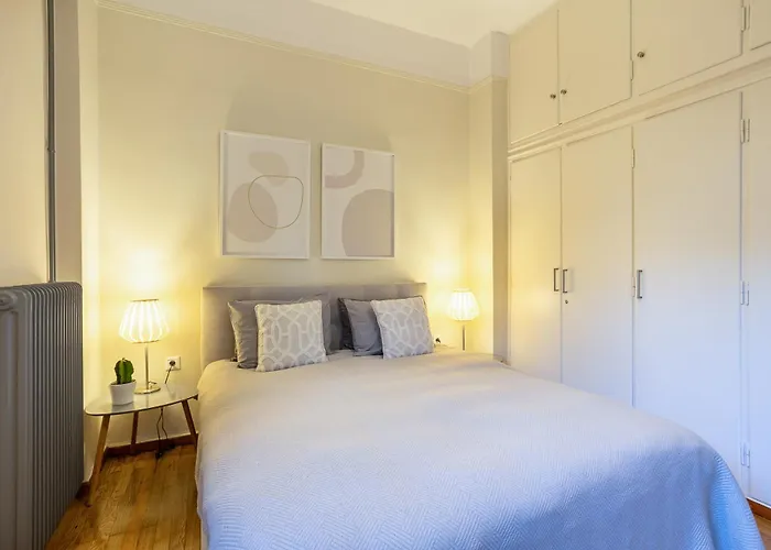 Elegant Garden Walk To Center 2br Semesterbostad *